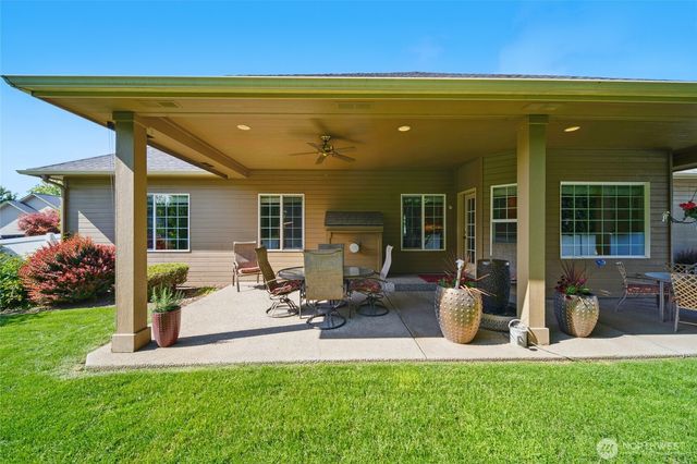 832 SE Vintage Way, College Place, WA 99324