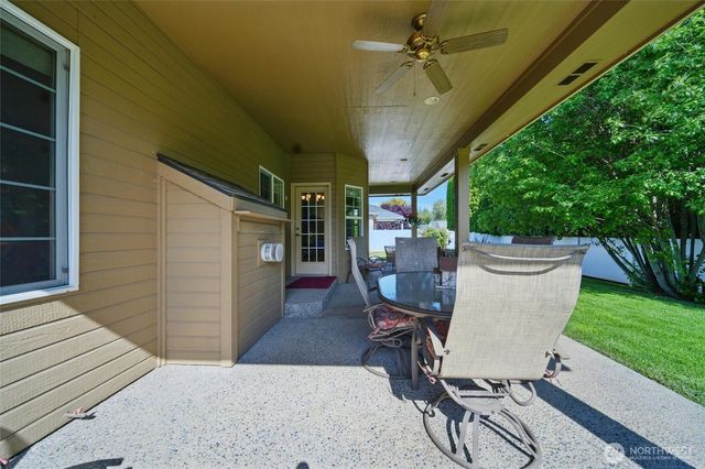 832 SE Vintage Way, College Place, WA 99324