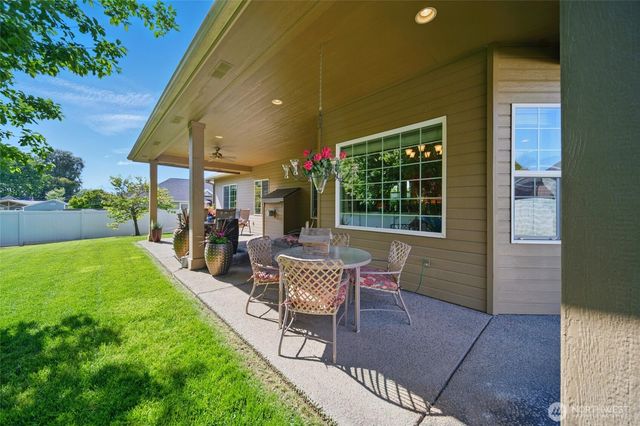 832 SE Vintage Way, College Place, WA 99324