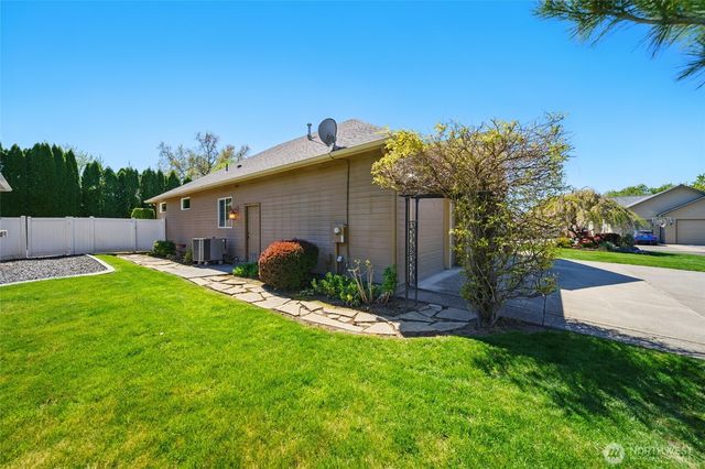 832 SE Vintage Way, College Place, WA 99324