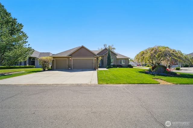 832 SE Vintage Way, College Place, WA 99324