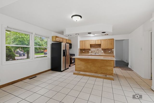 16112 University Avenue, South Holland, IL 60473