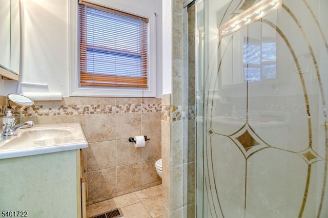 943 Drake Ave, Roselle Boro, NJ 07203