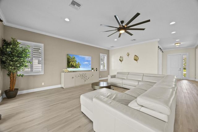 953 Hookline Circle, Loxahatchee, FL 33470