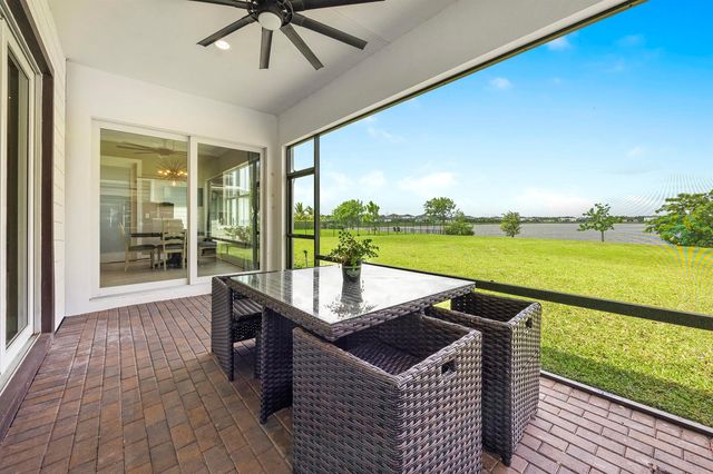 953 Hookline Circle, Loxahatchee, FL 33470