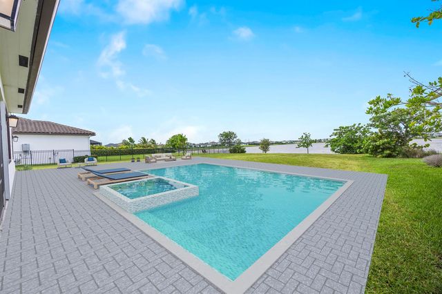 953 Hookline Circle, Loxahatchee, FL 33470