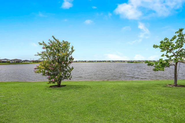 953 Hookline Circle, Loxahatchee, FL 33470