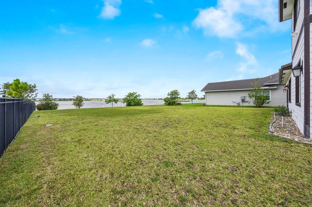953 Hookline Circle, Loxahatchee, FL 33470