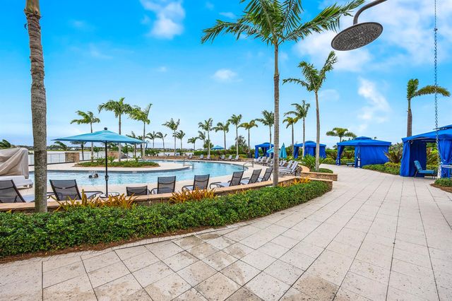 953 Hookline Circle, Loxahatchee, FL 33470