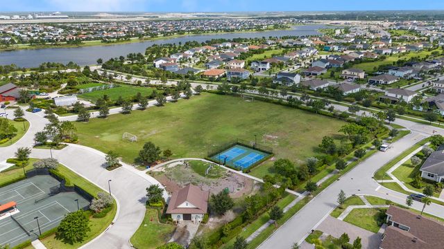 953 Hookline Circle, Loxahatchee, FL 33470