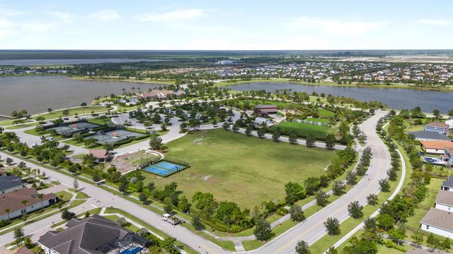 953 Hookline Circle, Loxahatchee, FL 33470