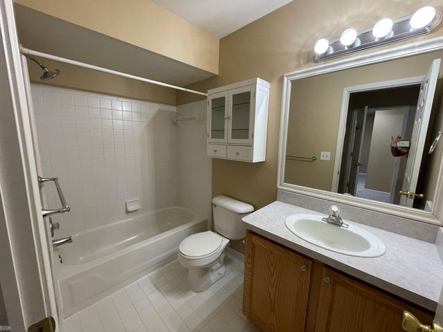 42200 Aspen Court, Clinton Twp, MI 48038