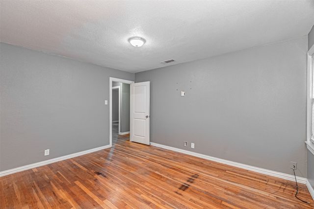 1108 Sharondale Street, Fort Worth, TX 76115