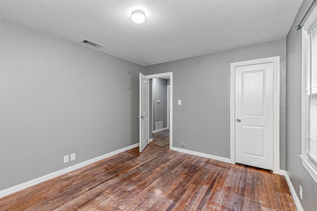 1108 Sharondale Street, Fort Worth, TX 76115