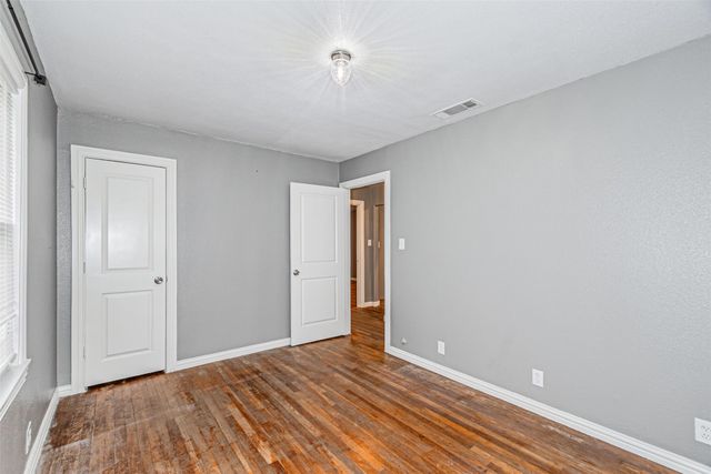 1108 Sharondale Street, Fort Worth, TX 76115