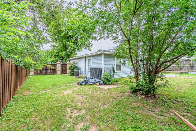 1108 Sharondale Street, Fort Worth, TX 76115
