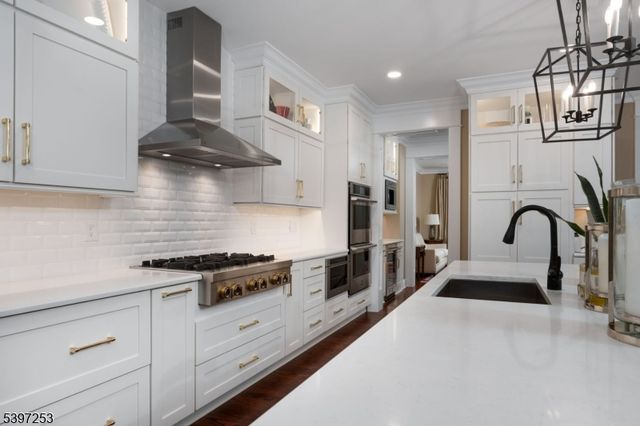 2 E Hartwick Dr, Montgomery Twp., NJ 08558