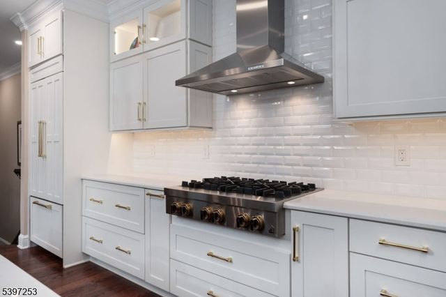 2 E Hartwick Dr, Montgomery Twp., NJ 08558