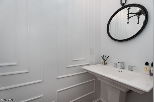 2 E Hartwick Dr, Montgomery Twp., NJ 08558