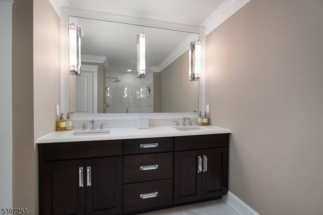 2 E Hartwick Dr, Montgomery Twp., NJ 08558