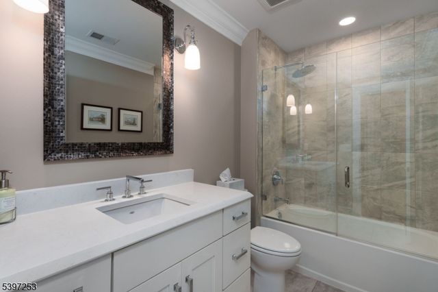 2 E Hartwick Dr, Montgomery Twp., NJ 08558