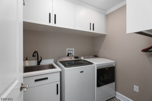 2 E Hartwick Dr, Montgomery Twp., NJ 08558