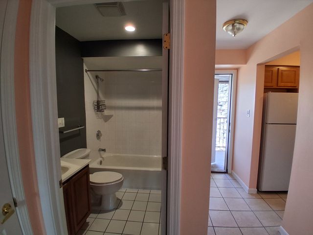 1845 Whitechapel Drive 2A, Mount Prospect, IL 60056