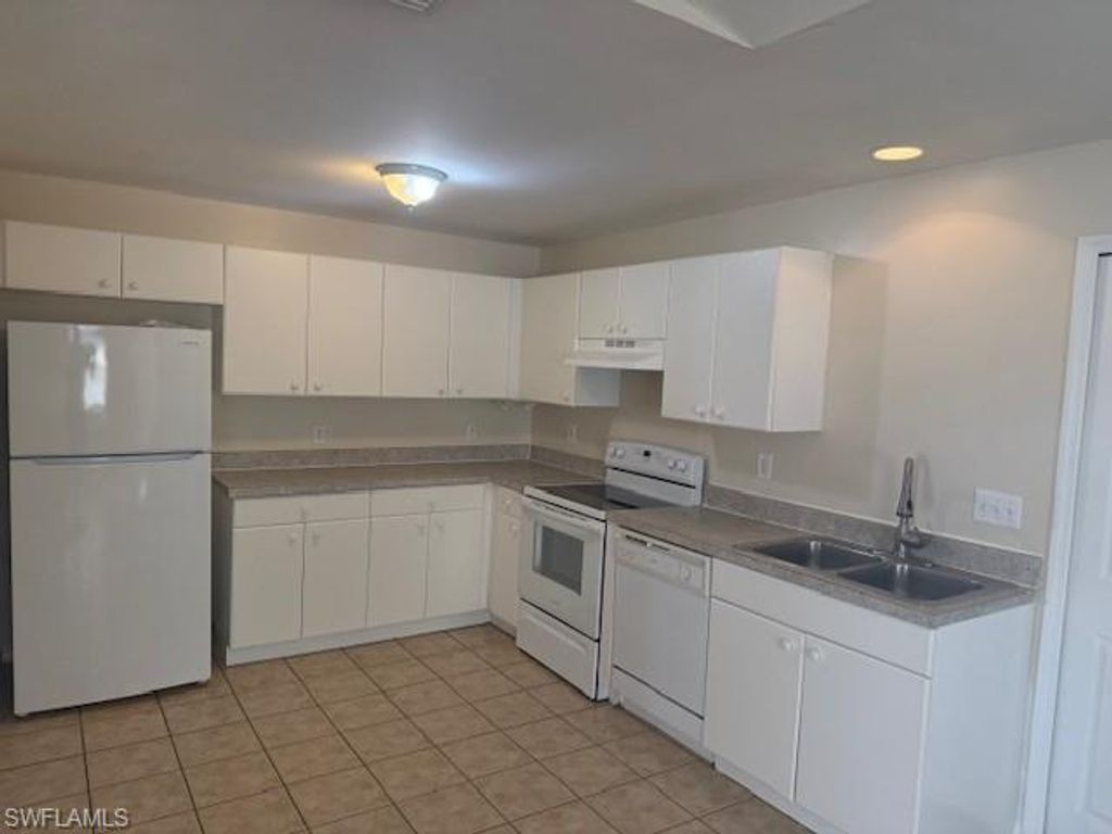 1116/1118 Ichabod AVE, LEHIGH ACRES, FL 33973 — photo 4