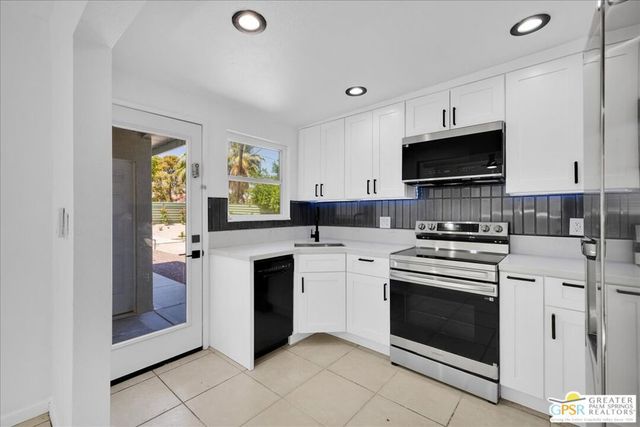 1995 Lawrence Street, Palm Springs, CA 92264