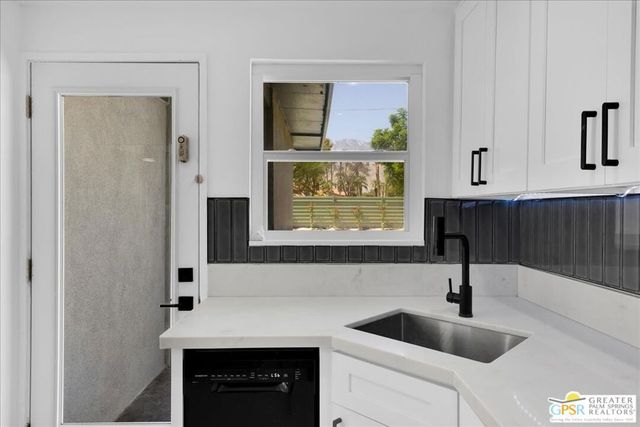 1995 Lawrence Street, Palm Springs, CA 92264