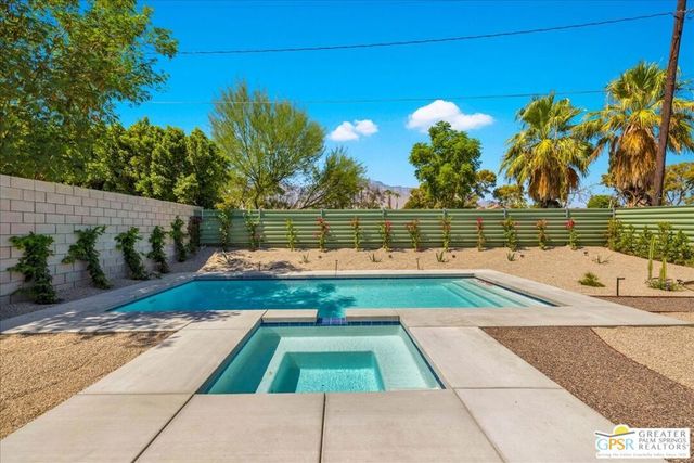 1995 Lawrence Street, Palm Springs, CA 92264