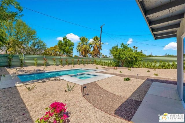 1995 Lawrence Street, Palm Springs, CA 92264
