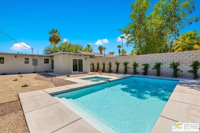 1995 Lawrence Street, Palm Springs, CA 92264
