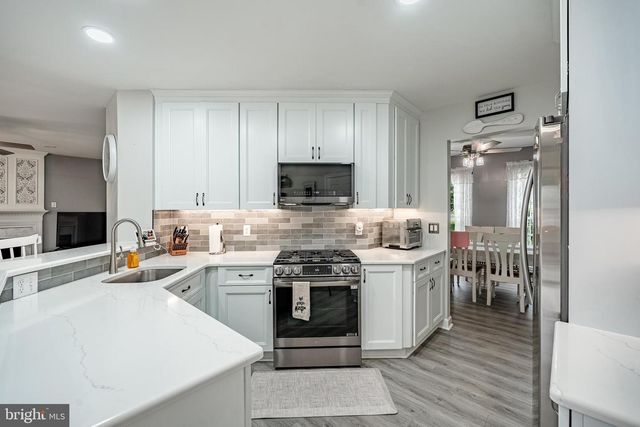9 E HAWTHORNE DR, Newark, DE 19702