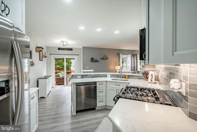 9 E HAWTHORNE DR, Newark, DE 19702