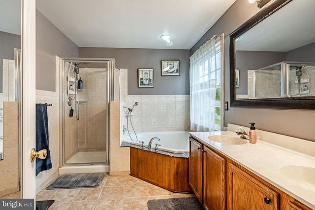 9 E HAWTHORNE DR, Newark, DE 19702