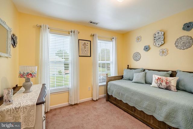 9 E HAWTHORNE DR, Newark, DE 19702