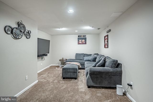9 E HAWTHORNE DR, Newark, DE 19702