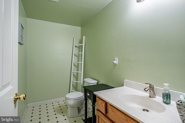 9 E HAWTHORNE DR, Newark, DE 19702