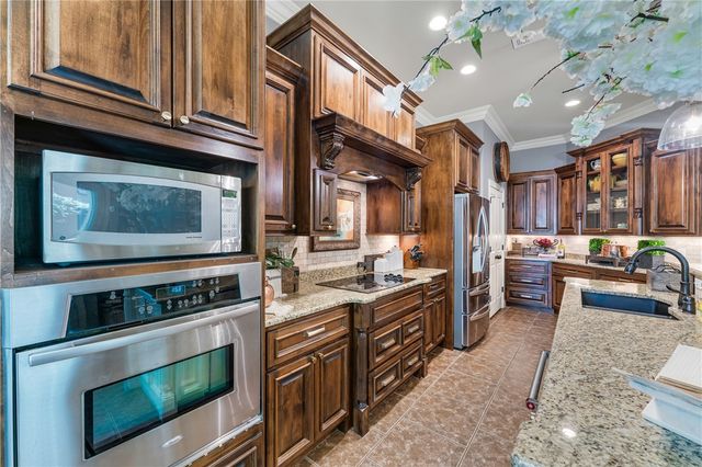 2180 E Meandering Way, Fayetteville, AR 72701