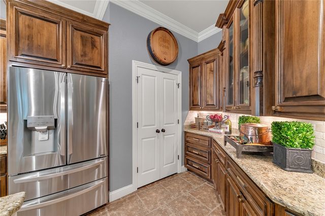 2180 E Meandering Way, Fayetteville, AR 72701