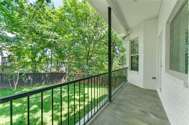 2180 E Meandering Way, Fayetteville, AR 72701