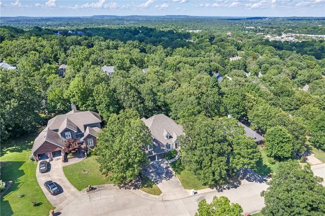 2180 E Meandering Way, Fayetteville, AR 72701