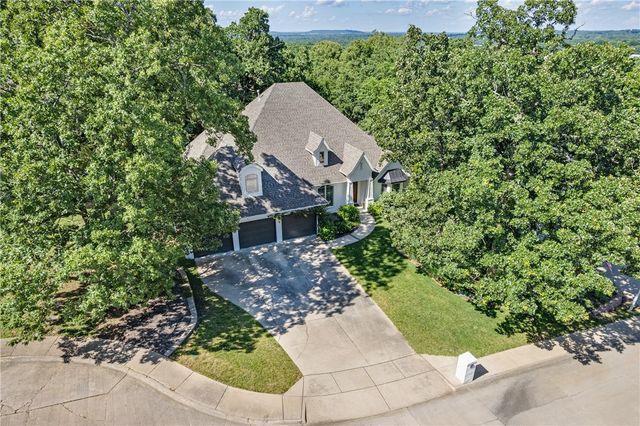 2180 E Meandering Way, Fayetteville, AR 72701