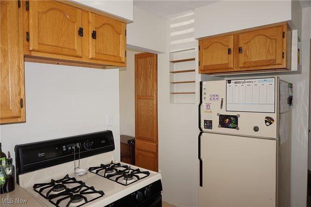 2083 17th Street SW, Akron, OH 44314