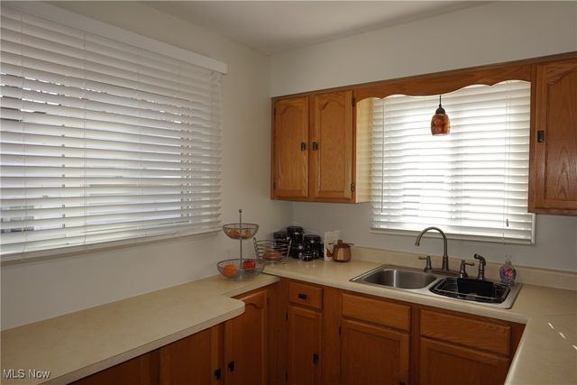 2083 17th Street SW, Akron, OH 44314