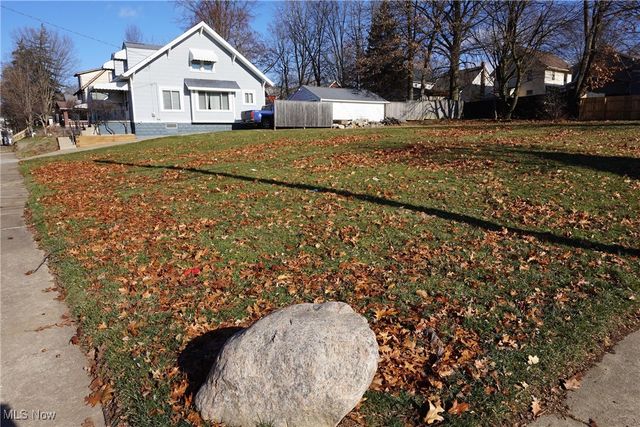 2083 17th Street SW, Akron, OH 44314