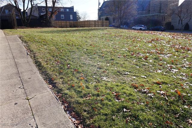 2083 17th Street SW, Akron, OH 44314