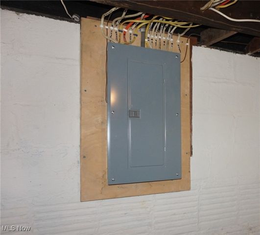 2083 17th Street SW, Akron, OH 44314