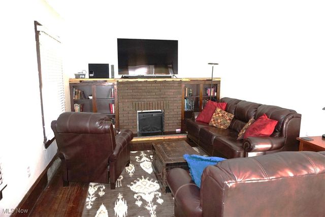 2083 17th Street SW, Akron, OH 44314